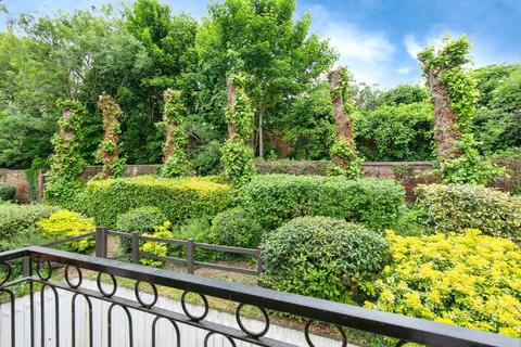 2 bedroom flat for sale, Queen Street, Hitchin, Hertfordshire, SG4