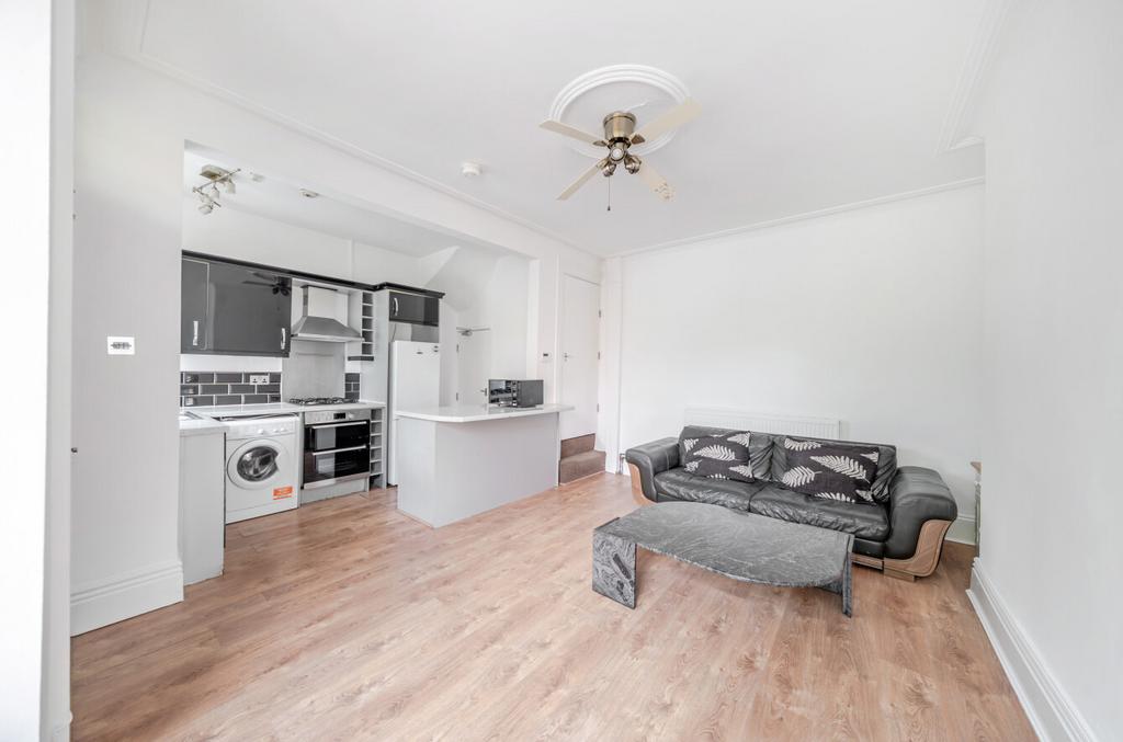 Stanmore Avenue, Burley, Leeds, LS4 - View 2