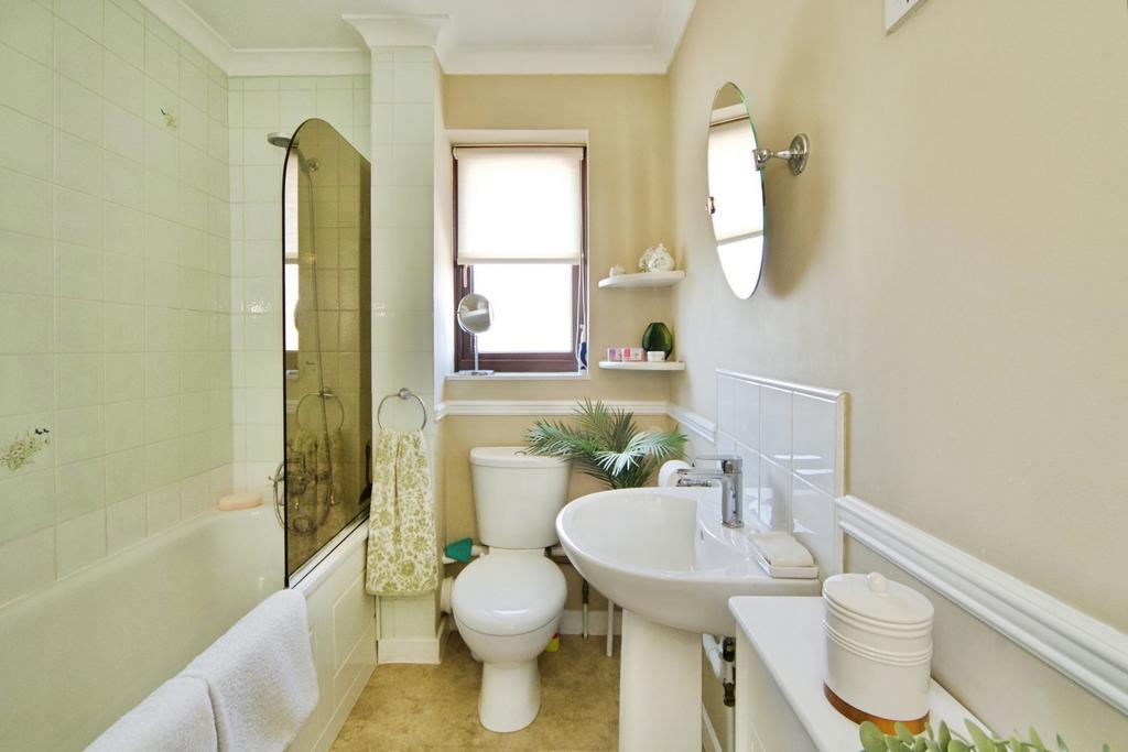 House in London, Becontree Heath - More