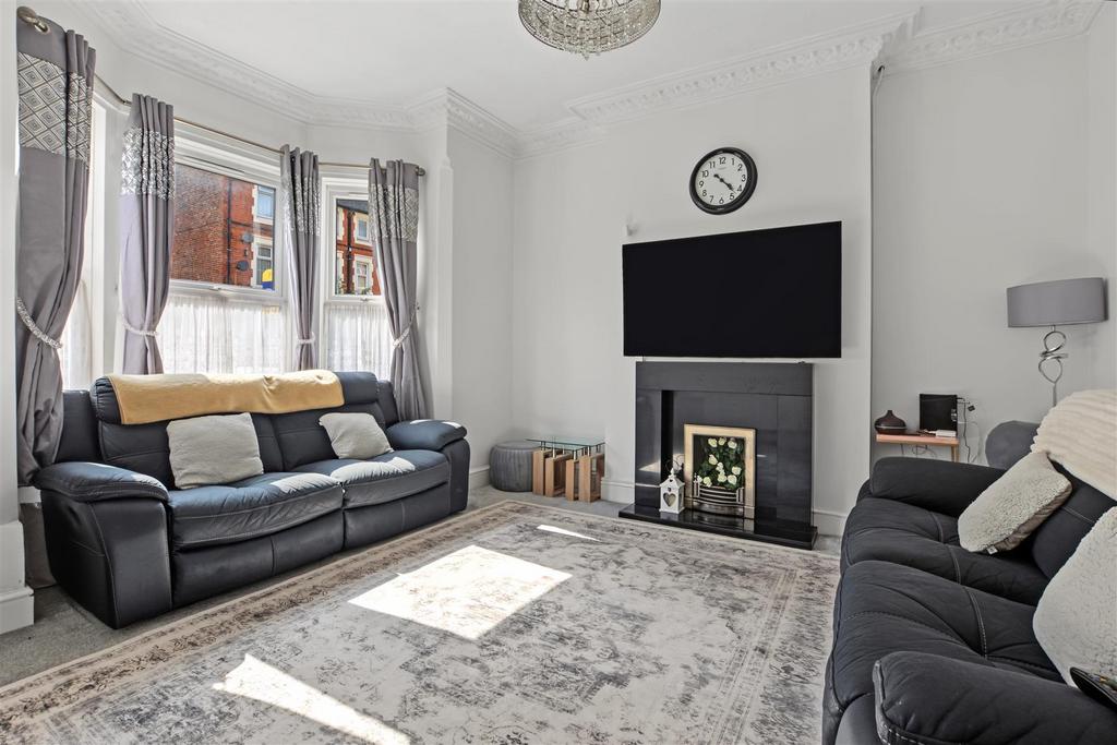 House in Nottingham, Nottinghamshire - More