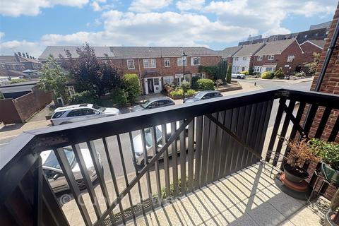2 bedroom flat for sale, Warblington Street, Portsmouth, Hampshire
