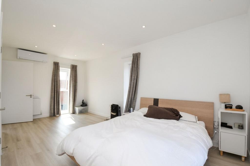 House in Salford, Greater Manchester - View 5