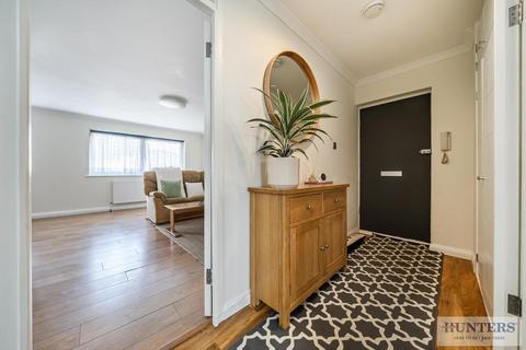 2 bedroom flat for sale, Janet Court, Bexleyheath