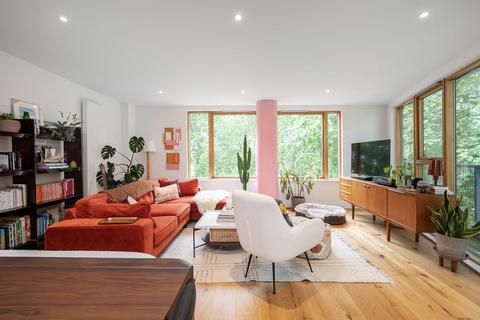 Lea Bridge Road, Clapton, London, E5