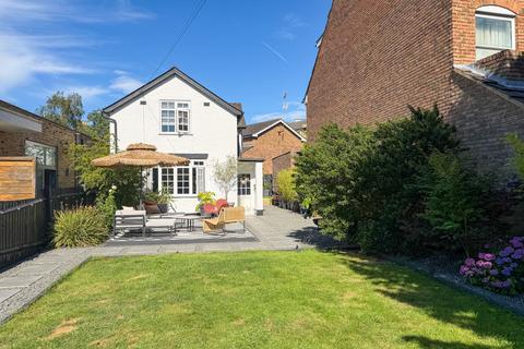Queens Road, Kingston Upon Thames, KT2