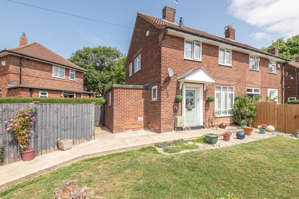 Detached house exterior, garden