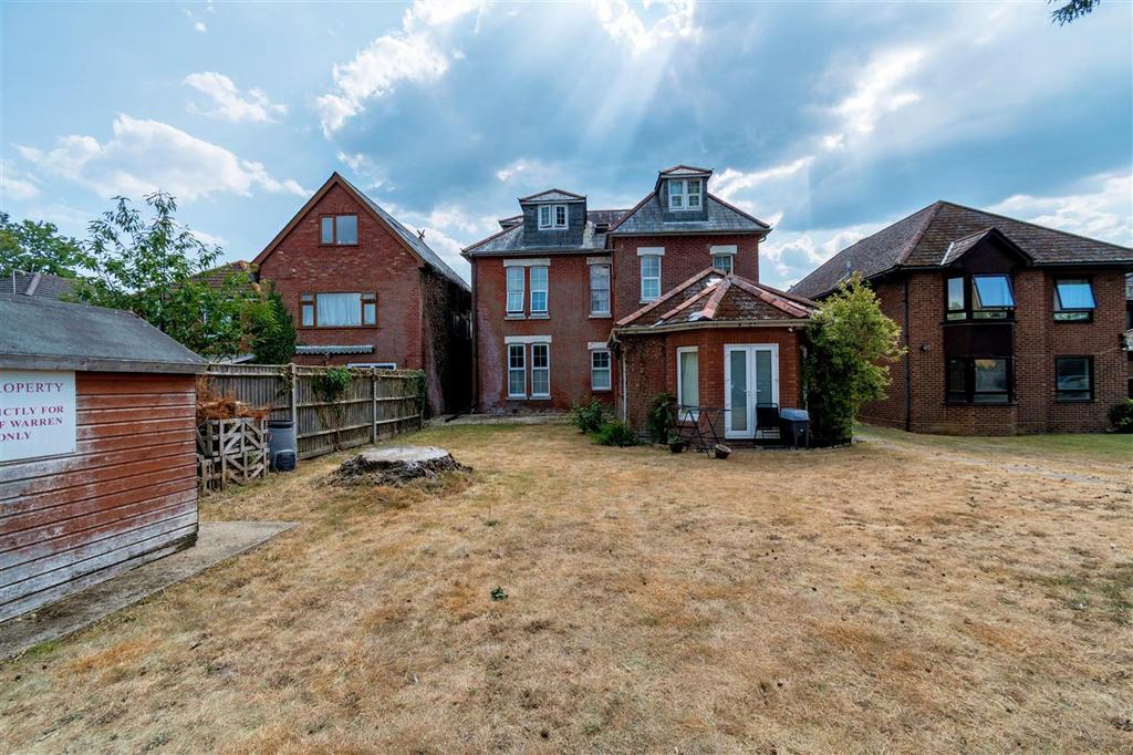 Apartment in Southampton, Aldermoor - View 2