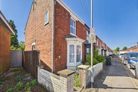 4 bed semi-detached house for rent in Hartley Street, Lincolshire