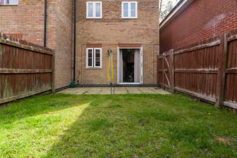 3 bedroom end of terrace house to rent, Carnoustie Drive, Lincoln, LN6