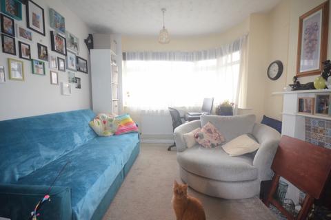 2 bedroom flat to rent, Fullwell Avenue, IG5 0XA