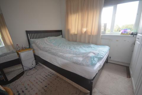 2 bedroom flat to rent, Fullwell Avenue, IG5 0XA