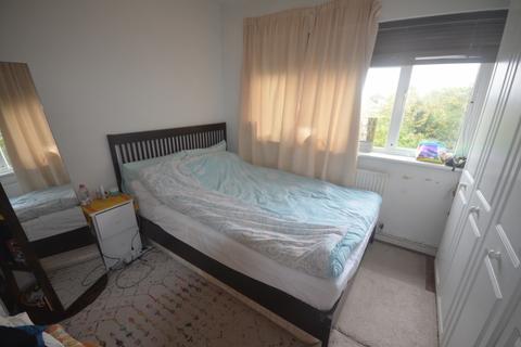 2 bedroom flat to rent, Fullwell Avenue, IG5 0XA