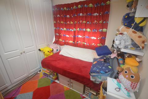 2 bedroom flat to rent, Fullwell Avenue, IG5 0XA