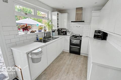 4 bedroom detached house for sale, London Road, Benfleet