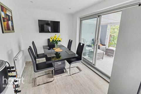 4 bedroom detached house for sale, London Road, Benfleet
