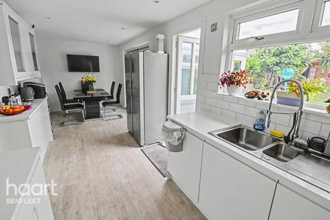 4 bedroom detached house for sale, London Road, Benfleet