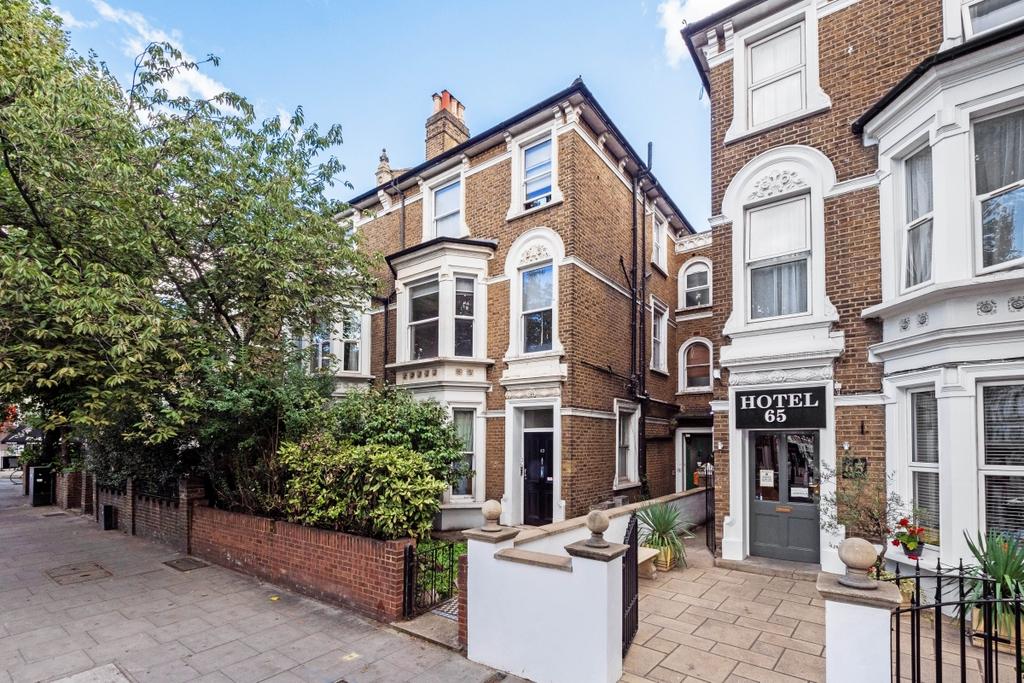 Apartment in London, Brook Green - More