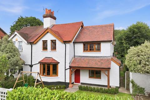 Chelmsford Road, Shenfield, CM15