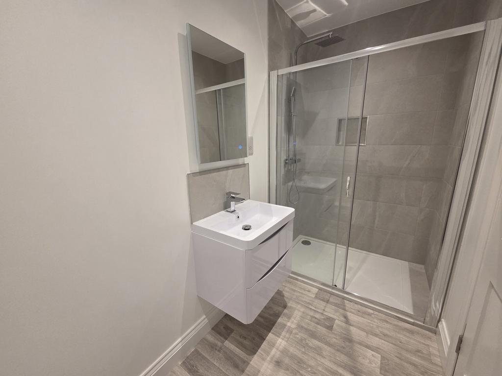 Apartment in London - View 5