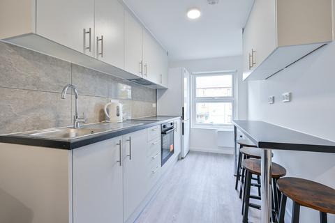 6 bedroom flat to rent, Wordsworth Road, London, SE1