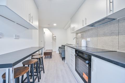 6 bedroom flat to rent, Wordsworth Road, London, SE1