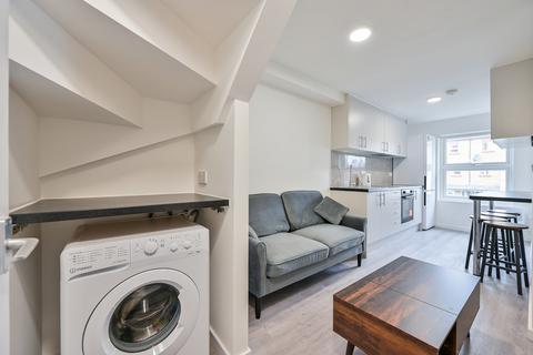 6 bedroom flat to rent, Wordsworth Road, London, SE1