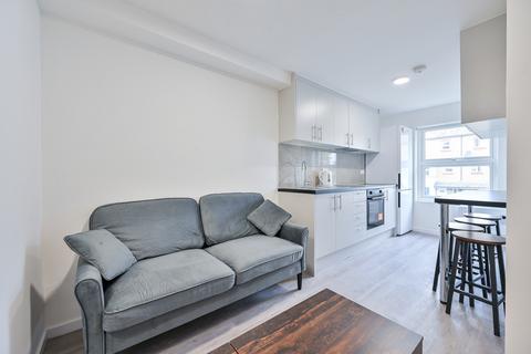 6 bedroom flat to rent, Wordsworth Road, London, SE1