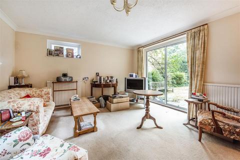 2 bedroom flat for sale, Victoria Court, Andover