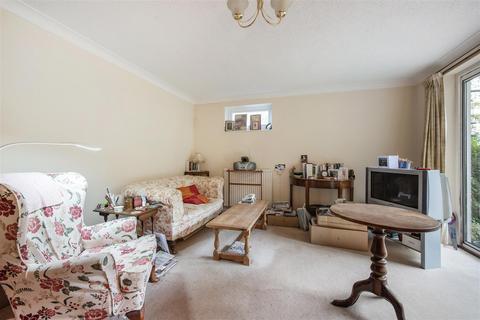2 bedroom flat for sale, Victoria Court, Andover
