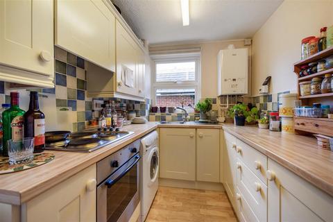 2 bedroom flat for sale, Victoria Court, Andover