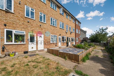 2 bedroom house to rent, May Close, CHESSINGTON