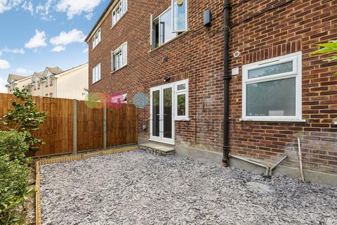 2 bedroom house to rent, May Close, CHESSINGTON
