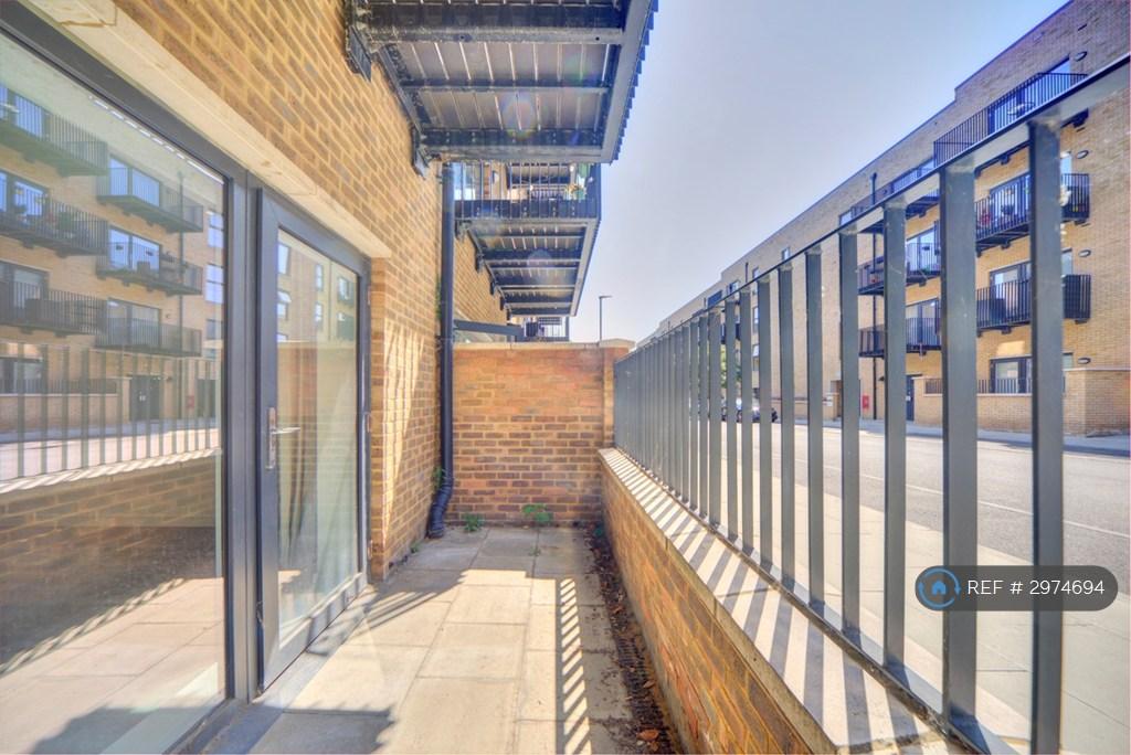 Apartment in London, Royal Borough of Greenwich - More