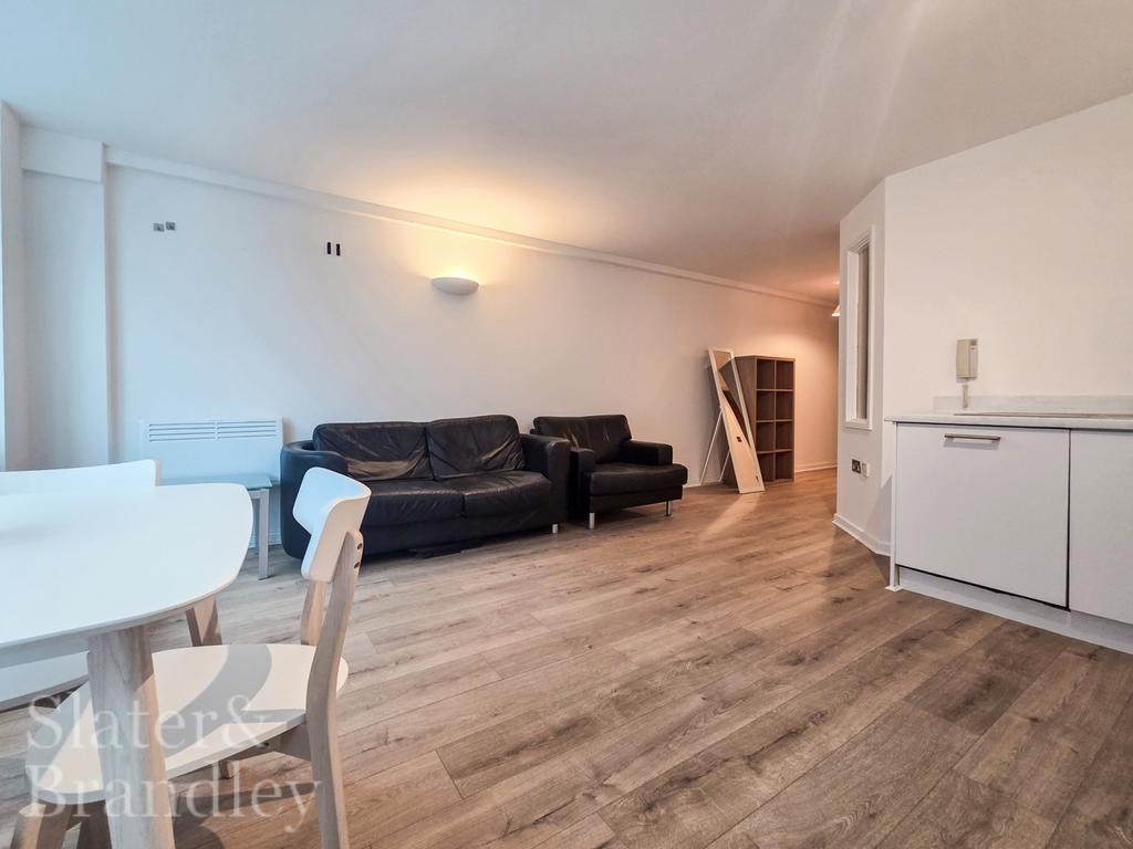 House in Nottingham, Nottinghamshire - More