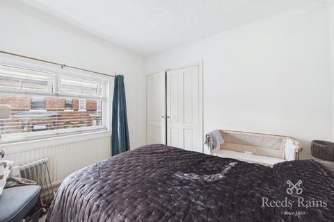 2 bedroom terraced house to rent, Claremont Road, Greater Manchester M6