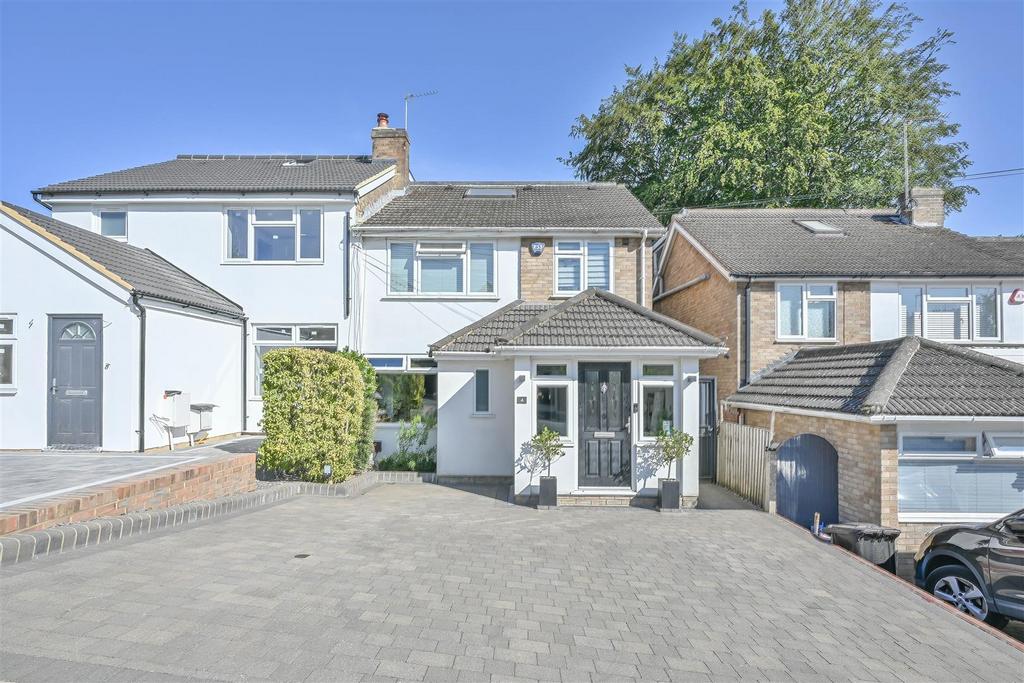 Detached house exterior, driveway