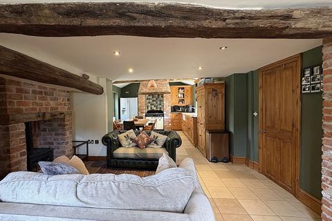 4 bedroom cottage for sale, New Road, Burton Lazars