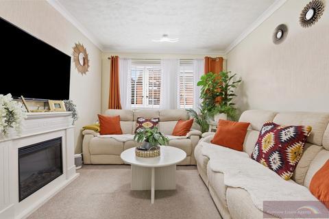 1 bedroom apartment for sale, Quaker Lane, Waltham Abbey