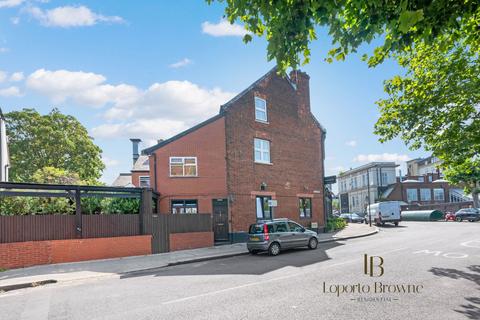 1 bedroom flat for sale, Station Parade, NW2