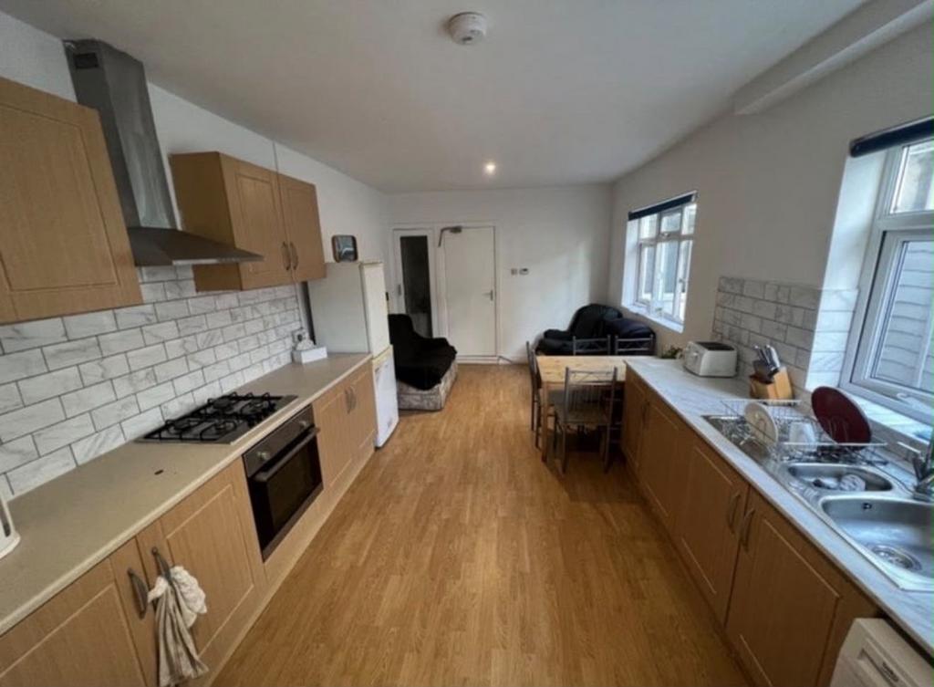 House in Cardiff, Maindy, Cathays - View 3