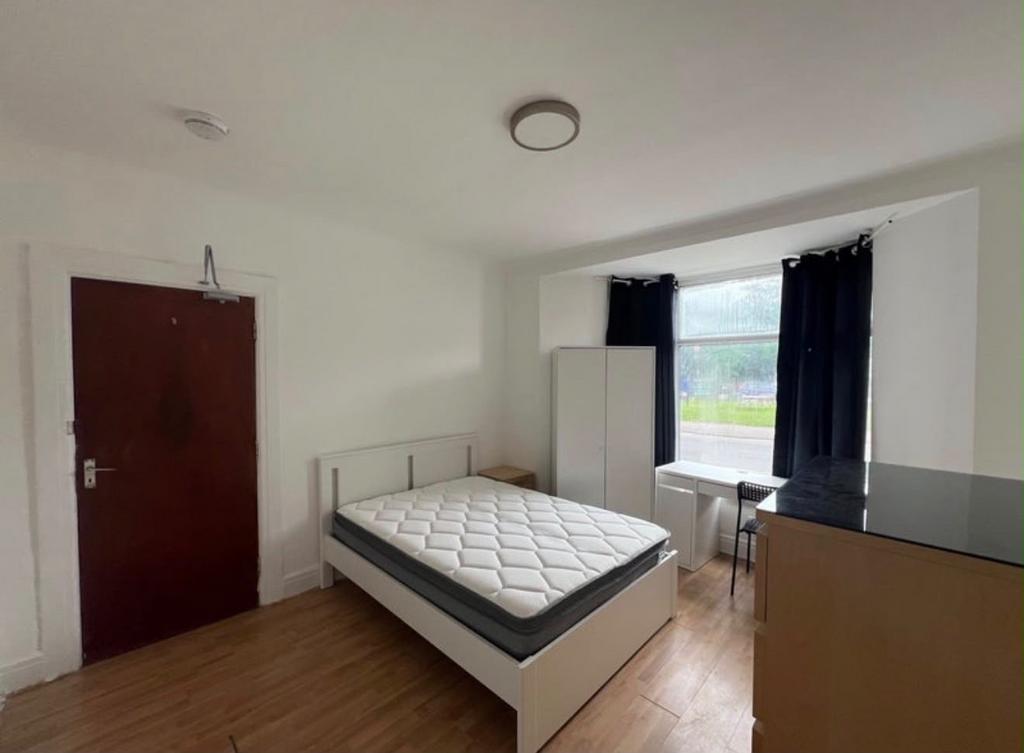 House in Cardiff, Maindy, Cathays - More
