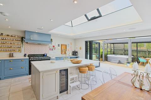 5 bedroom detached house for sale, Trafalgar Drive, Brooklands, Milton Keynes, MK10