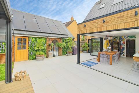 5 bedroom detached house for sale, Trafalgar Drive, Brooklands, Milton Keynes, MK10