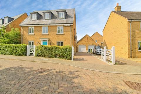 5 bedroom detached house for sale, Trafalgar Drive, Brooklands, Milton Keynes, MK10