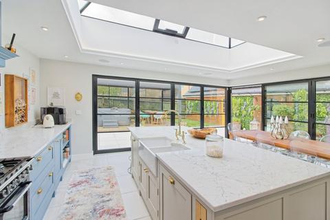 5 bedroom detached house for sale, Trafalgar Drive, Brooklands, Milton Keynes, MK10