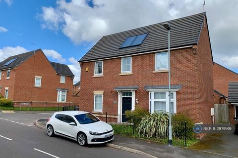 4 bedroom detached house to rent, Sutton Avenue, Newcastle-Under-Lyme, ST5