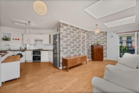 Blyth Close, London, E14