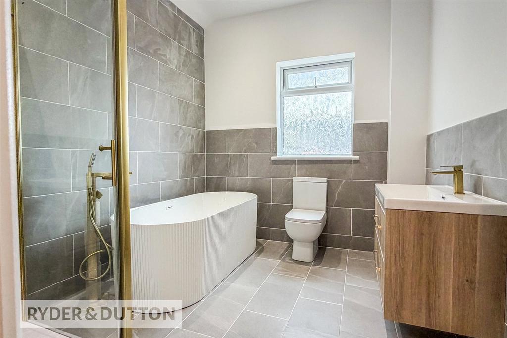 House in Oldham, Greater Manchester - View 2