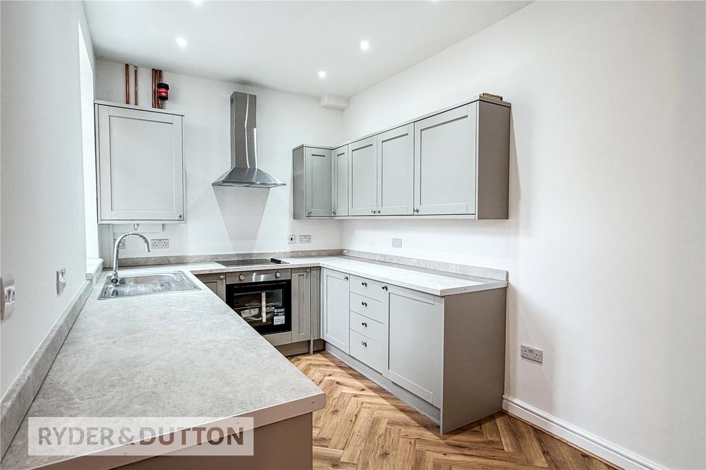 House in Oldham, Greater Manchester - View 4