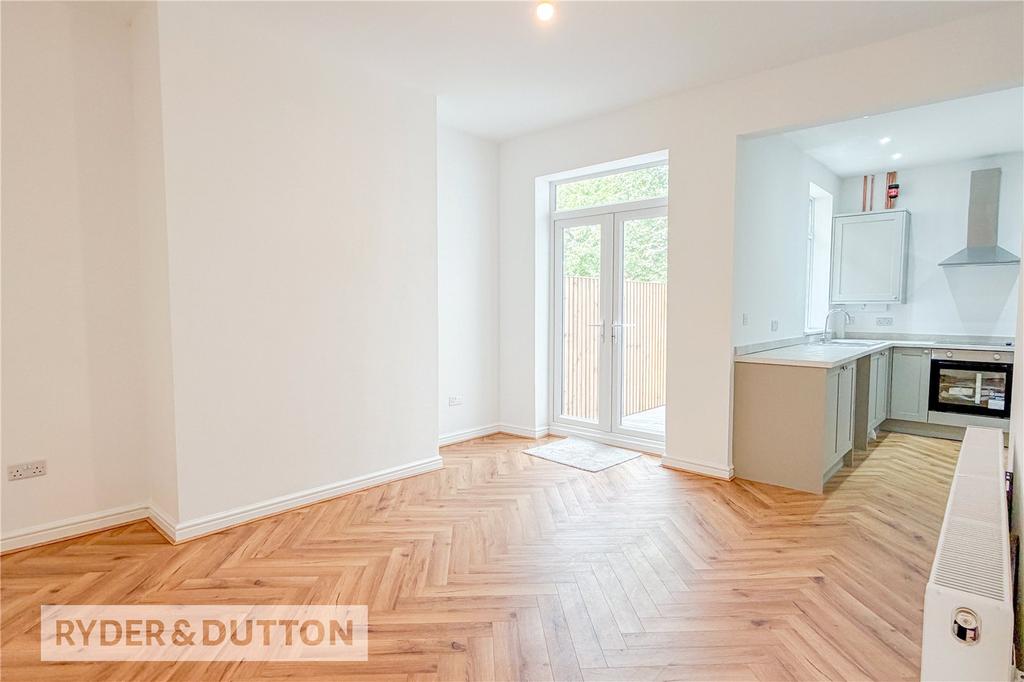 House in Oldham, Greater Manchester - View 5